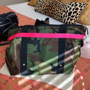 Andi-New York The Uncamo